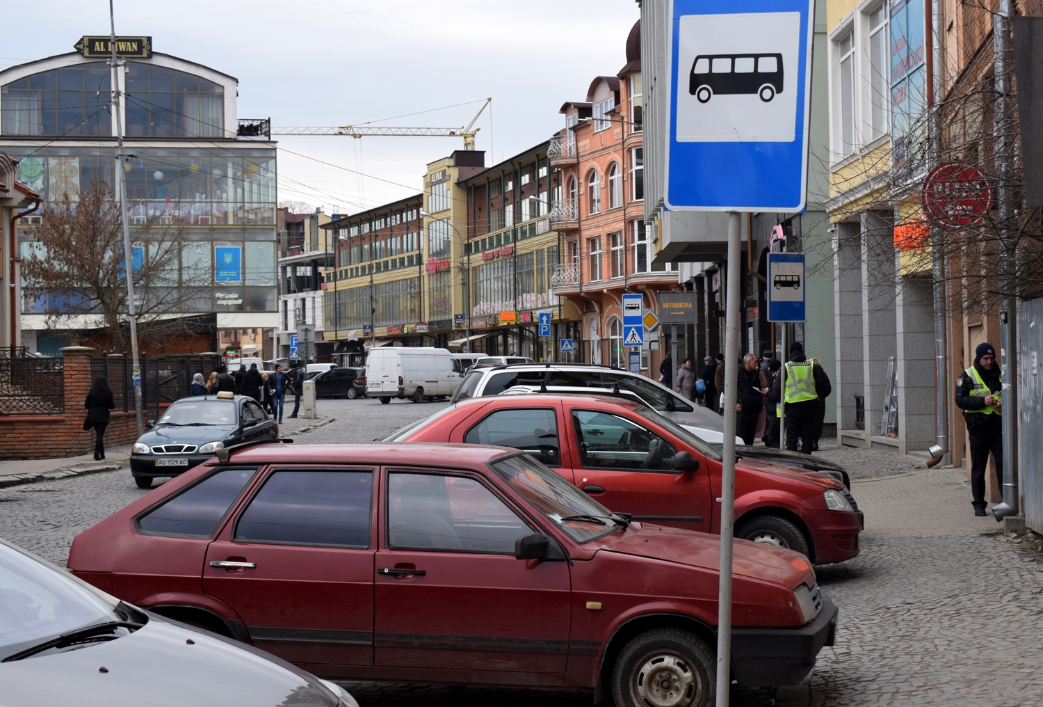 В Ужгороді під час перевірки в центрі міста склали 1152 постанови за порушення правил паркування (ФОТО)