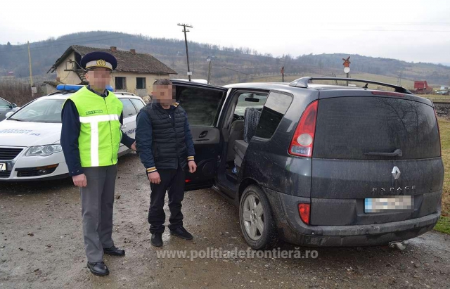 У Румунії неподалік кордону затримали українця з пакунками контрабандних сигарет в авто (ФОТО, ВІДЕО)