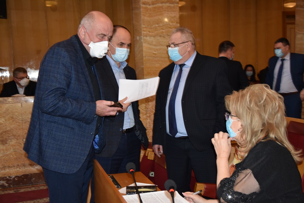 Закарпатські депутати звернулися до центральної влади щодо додаткових заходів із підтримки платників податків на час карантину