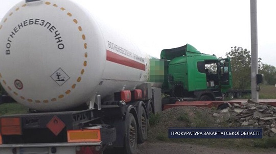 За фактом витоку газу з цистерни під час ДТП в Ужгороді зареєстроване кримінальне провадження (ФОТО)