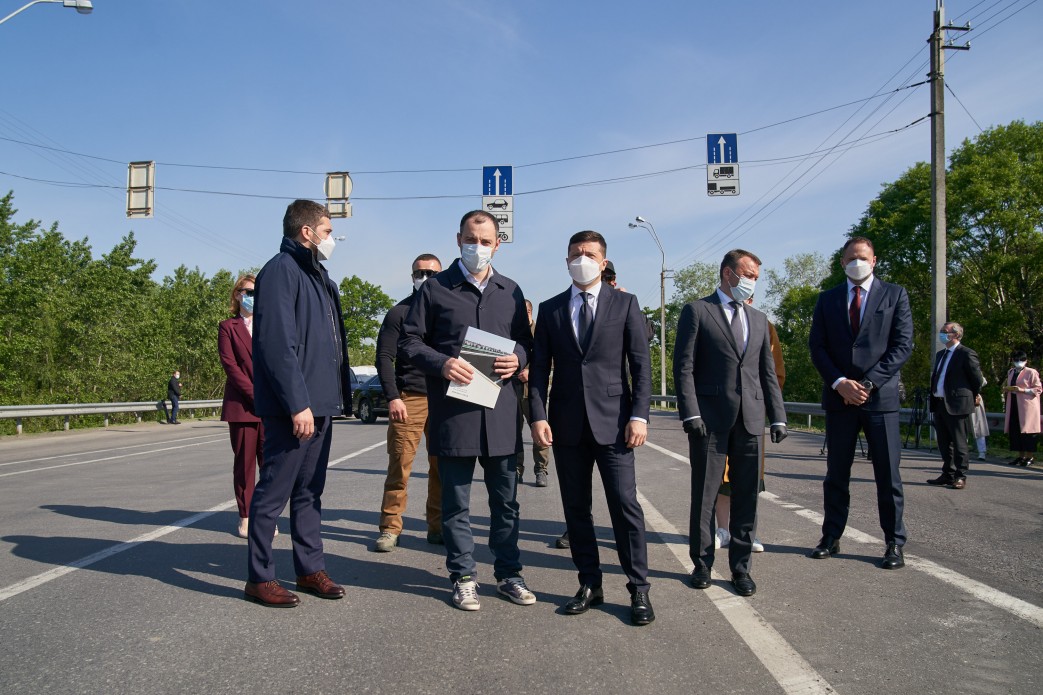 Зеленський пообіцяв Закарпаттю рекордні 370 км відремонтованих доріг (ФОТО)