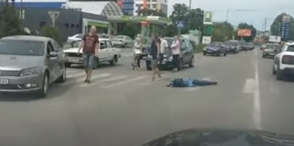 В Ужгороді на пішохідному переході авто збило дитину (ВІДЕО)