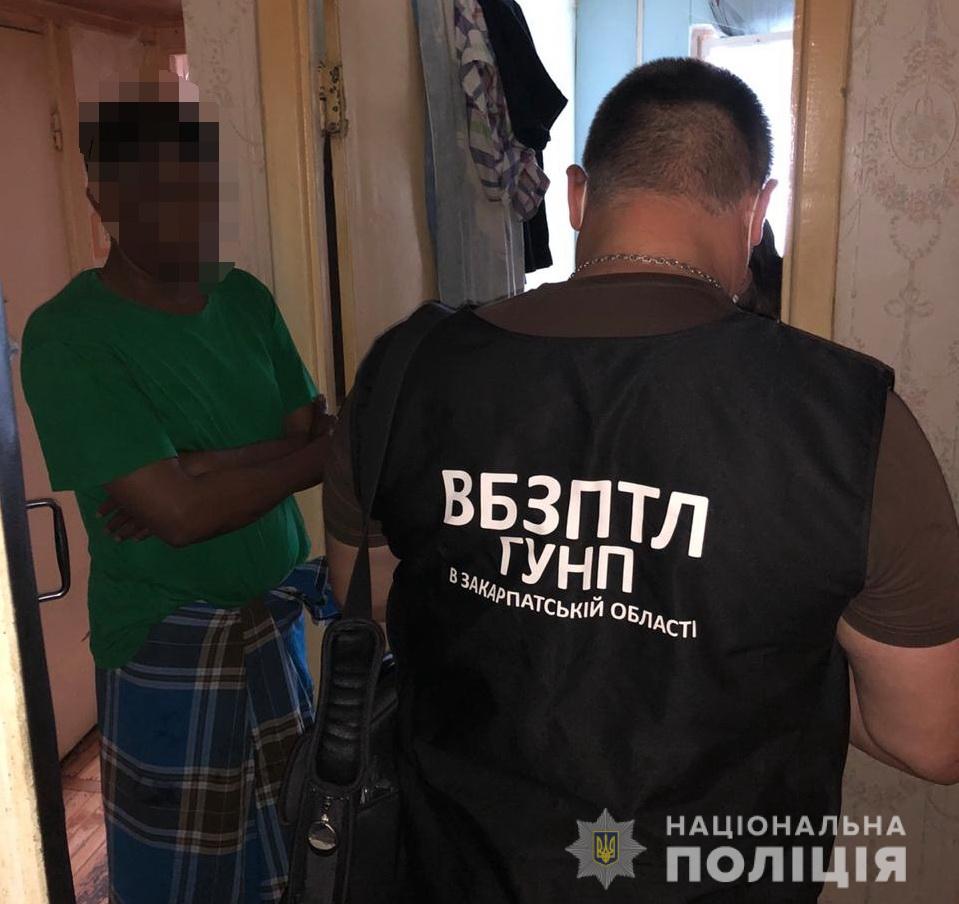 У Києві затримали організатора каналу перепавки нелегалів через Закарпаття (ФОТО)