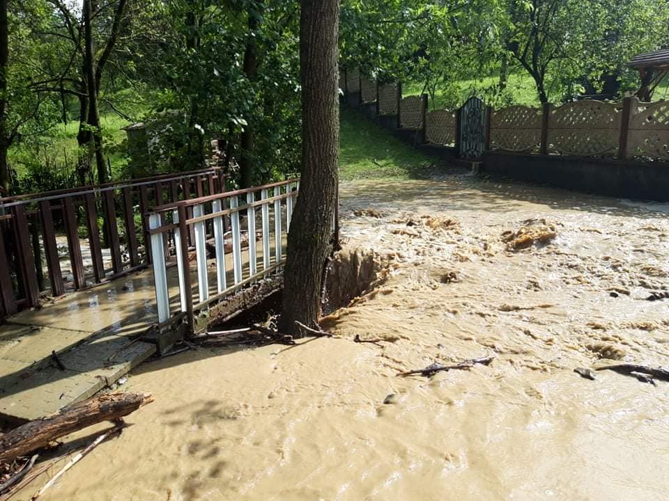 У Приборжавському зливою підтопило понад 40 дворогосподарств і зруйновано 4 мости (ФОТО)