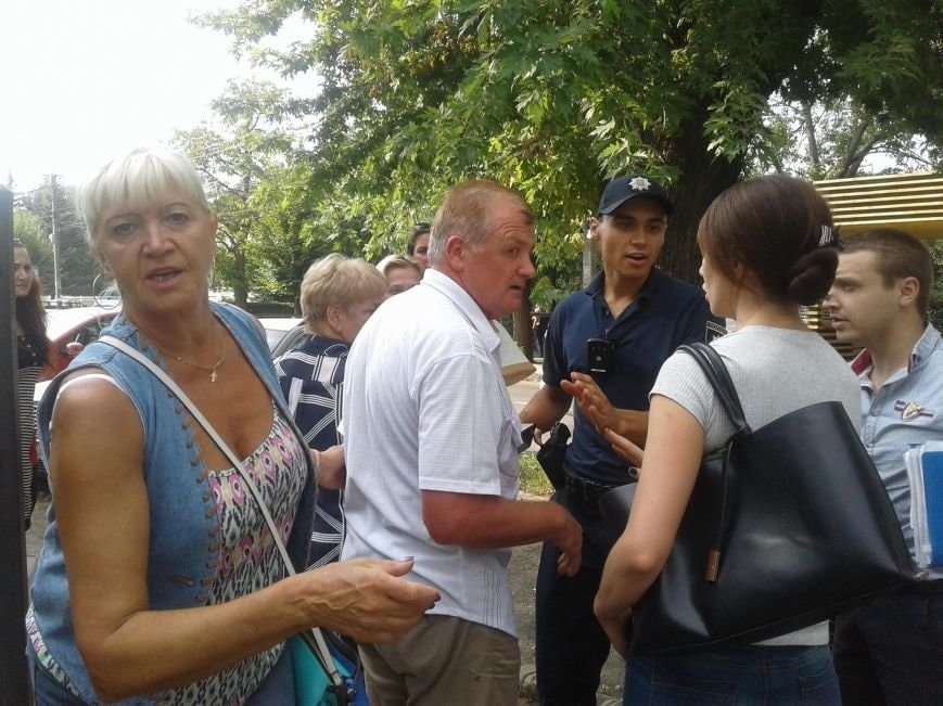 В Ужгороді за напад в суді на активіста поліція вручила підозру чоловіку ексдекана УжНУ (ФОТО, ВІДЕО)