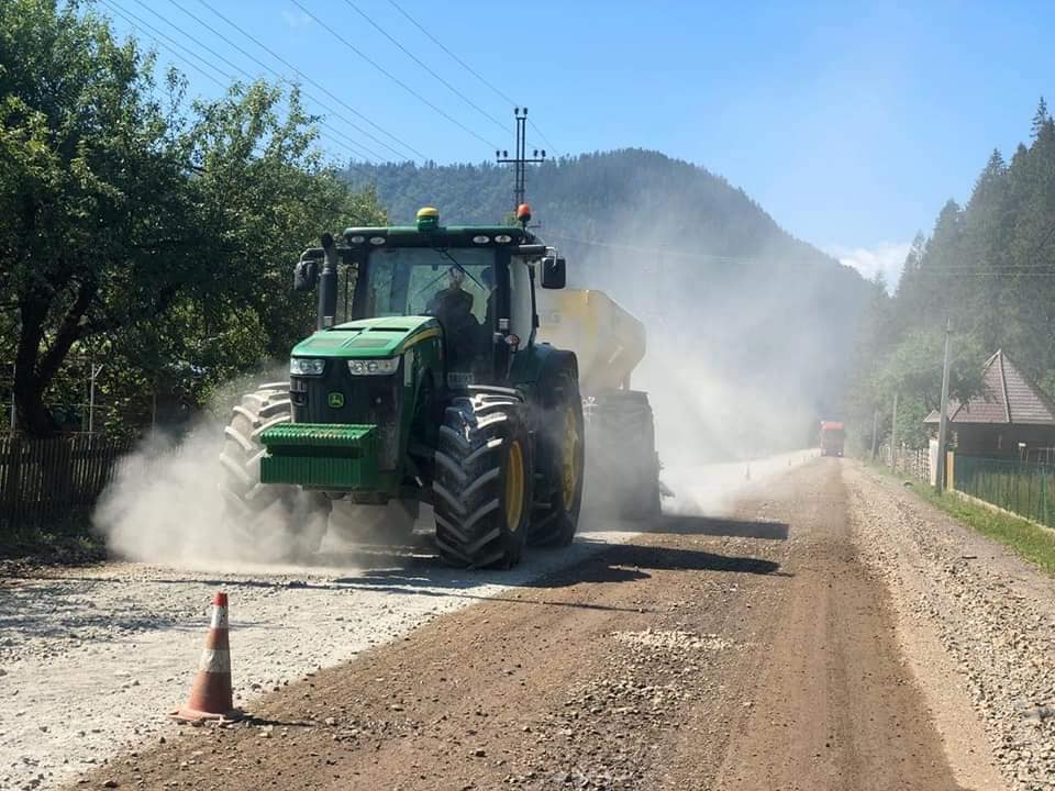 На ремонт місцевих доріг на Закарпатті цьогоріч заплановано витратити 406 млн грн (ФОТО)