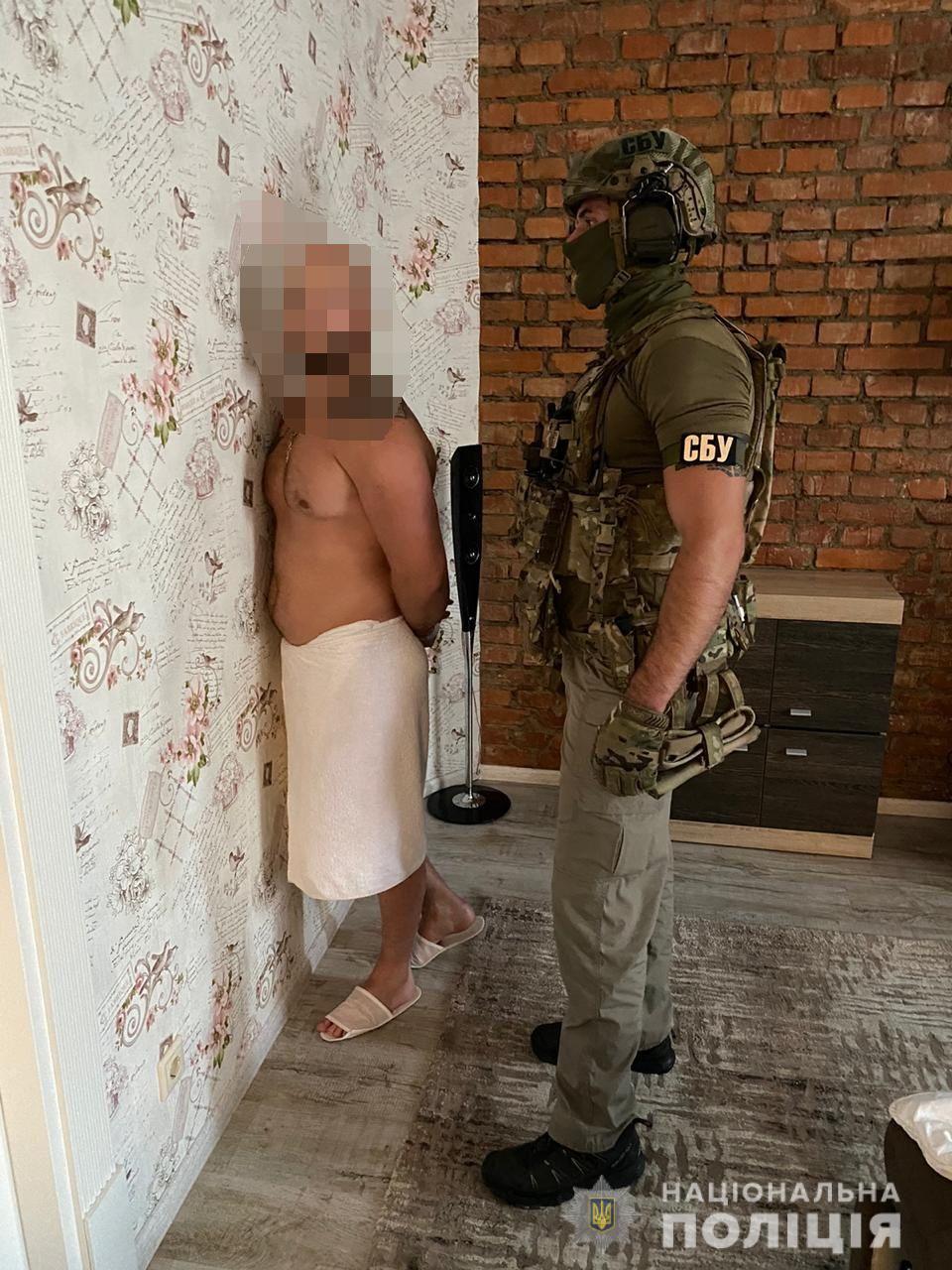 Мукачівців, підозрюваних у наркоторгівлі, взято під варту та призначено домашній арешт