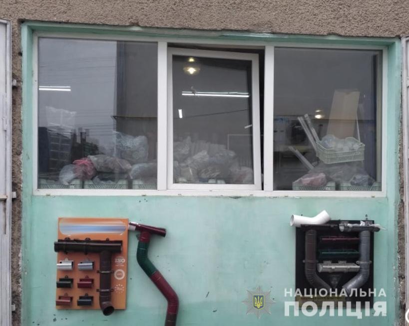 Двоє раніше засуджених мешканців Буштина обікрали склад будівельного магазину (ФОТО)