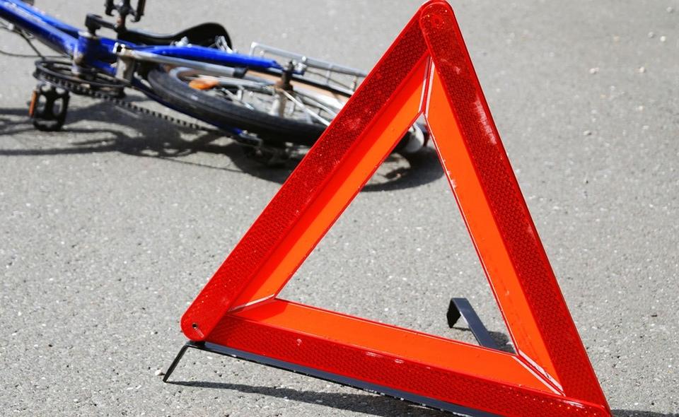 У Хусті водій "іноземного" "Опеля" збив велосипедиста і втік