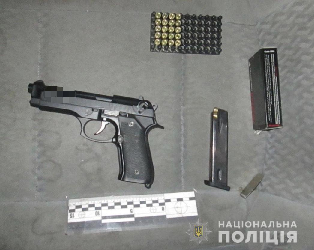 Пістолет і набої знайшли в автівці 21-річного мешканця Тячівщини (ФОТО) 