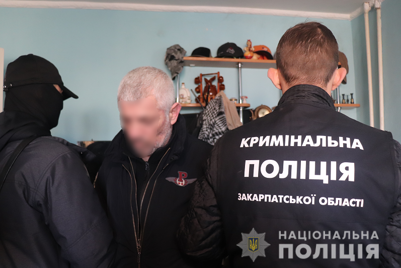 В Ужгороді затримали раніше судимого чоловіка, котрий обкрадав квартири містян (ФОТО, ВІДЕО)