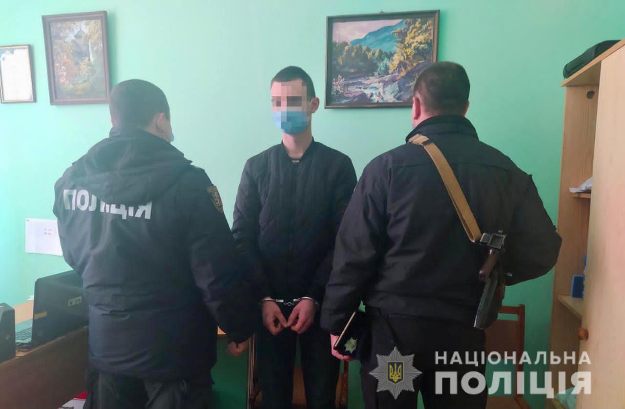 На Берегівщині затримали двох чоловіків, що викрали з чужого подвір'я мікроавтобус (ФОТО)