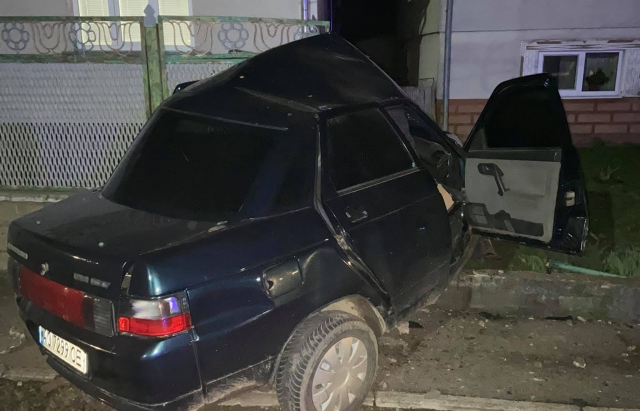 У Ракошині п'яний водій на ВАЗі врізався в паркан приватного обійстя