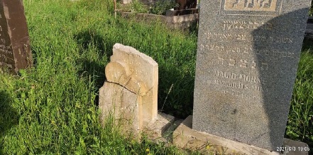 В Ужгороді зруйнували 10 надгробків на старому єврейському цвинтарі (ФОТО)