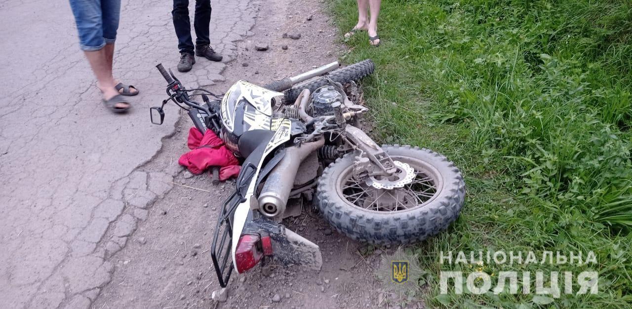 У зіткненні двох "підліткових" мотоциклів на Хустщині водій одного з них загинув, пасажир - у лікарні (ФОТО)
