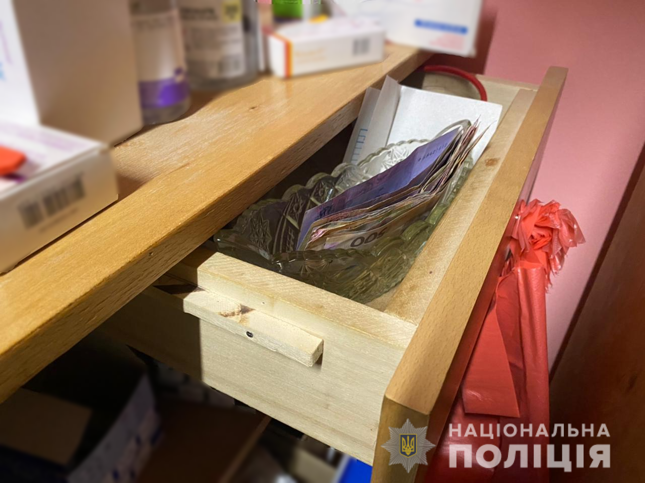 У селі поблизу Мукачева чоловік прийшов до аптеки попросити в борг, а натомість гроші просто викрав (ФОТО)
