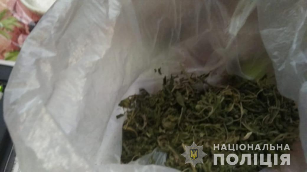 У будинку мешканця Мукачева знайшли наркотики та набої (ФОТО)