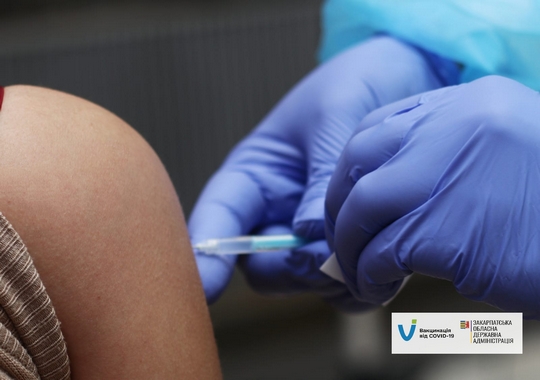 Понад 100 закарпатців отримали додаткову дозу вакцини проти COVID-19