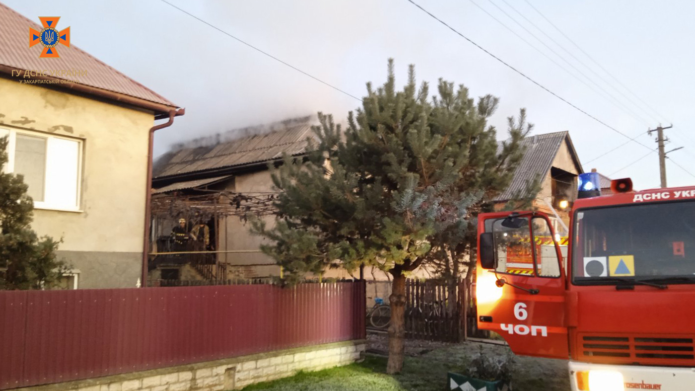 На згарищі після пожежі на Ужгородщині знайшли тіло господаря будинку (ФОТО)