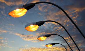 В Ужгороді частково відновлюють вуличне освітлення