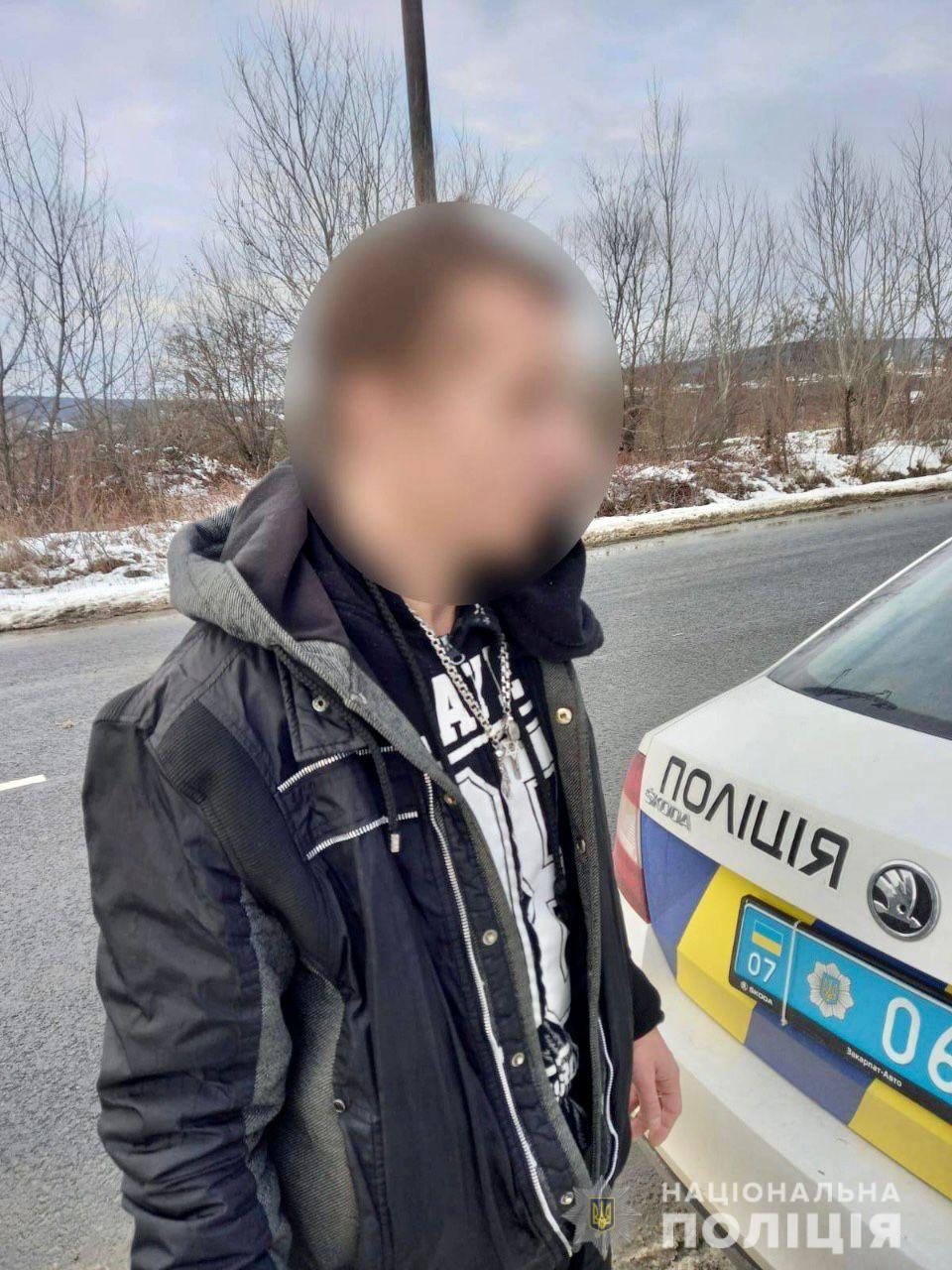 На Ужгородщині у пасажира таксі виявили метамфетамін і марихуану (ФОТО)