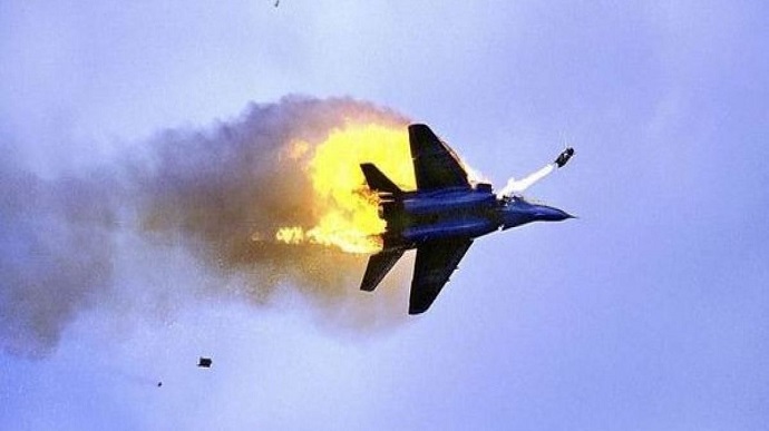Українська авіація розбила дві колони ворожої техніки і уразила 10 літаків