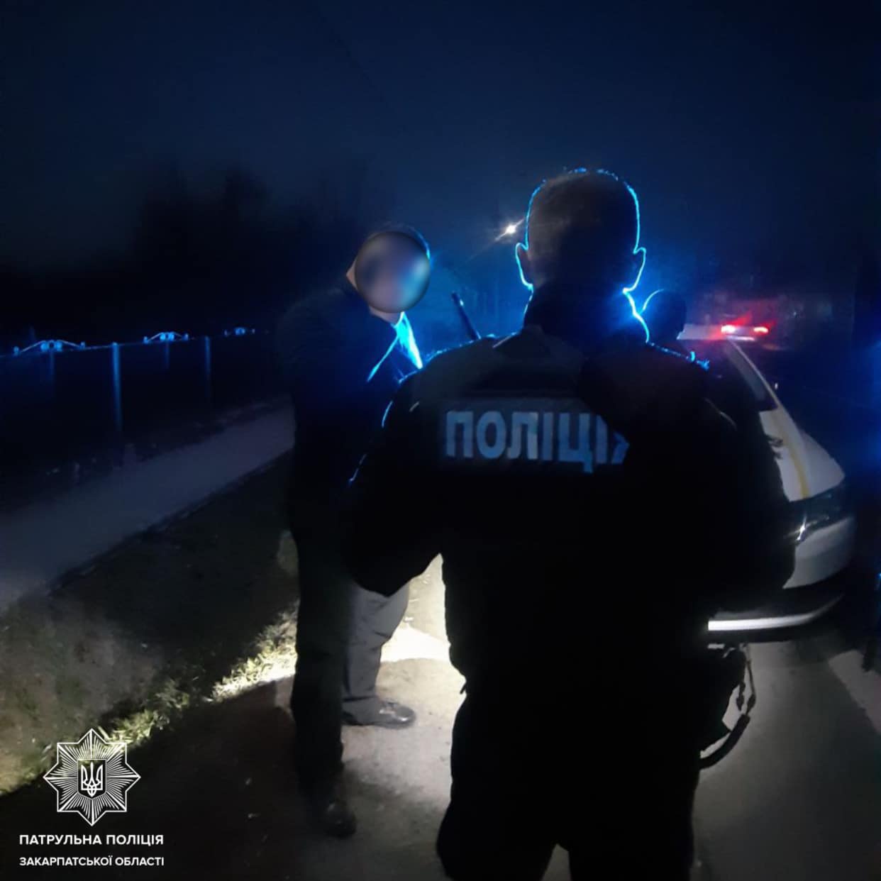 На Мукачівщині в автівці водія, що "надзвичайно поспішав", виявили зброю та набої (ФОТО)