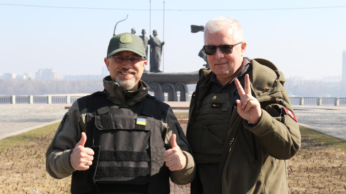 Міністр оборони Литви, попри обстріли, особисто приїхав до Києва