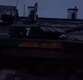 Українські бійці захопили парадний танк росіян у Сумах (ВІДЕО)