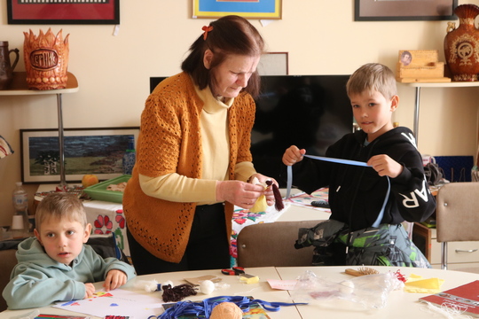 В Ужгороді для діток провели майстер-клас із виготовлення ляльки-мотанки (ФОТО)