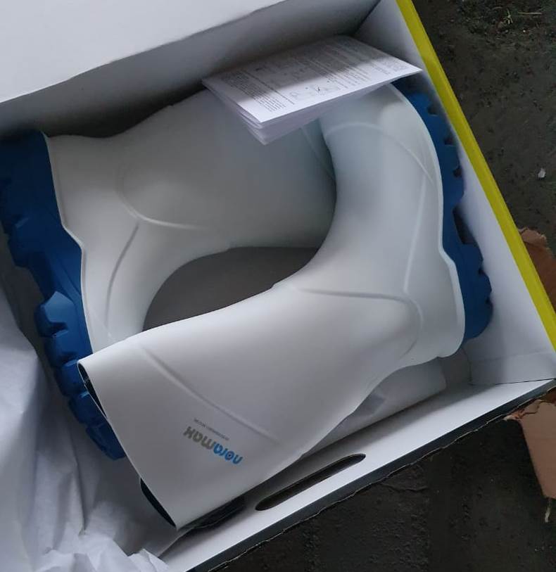 На Закарпатті викрили спробу ввезення під виглядом "гуманітарки" взуття на 2 млн грн (ФОТО)