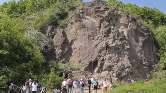 Відкрите тренування зі скелелазіння провели на Оноківській скелі на Ужгородщині (ВІДЕО)