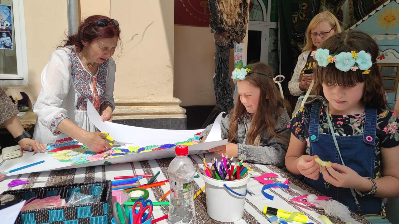 З нагоди Міжнародного дня сім'ї на центральній площі Мукачева провели майстер-клас (ФОТО)