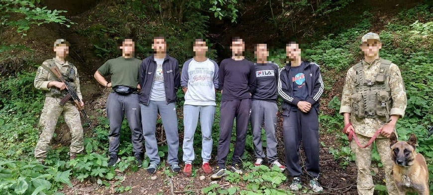 6 українців, що намагалися незаконно перетнути кордон, затримали на Закарпатті (ФОТО)