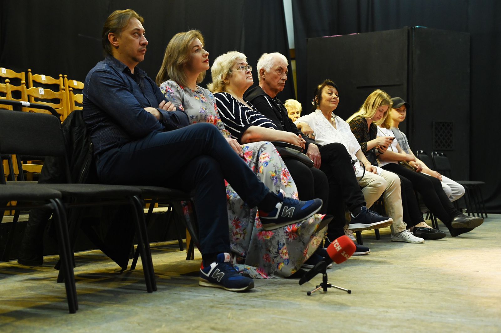 Актори Маріупольського драмтеатру провели першу репетицію в Ужгороді (ФОТО)