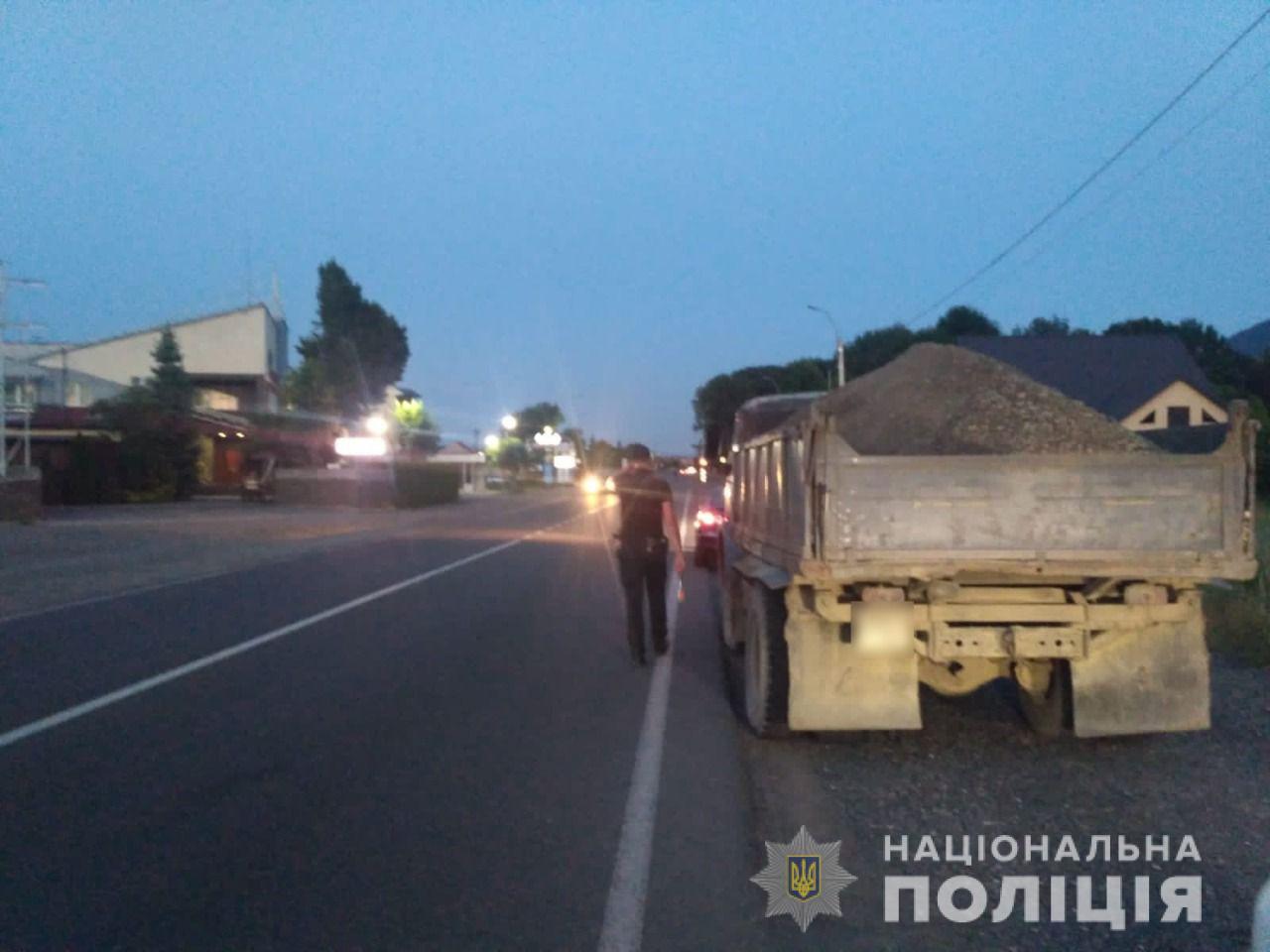 На Тячівщині вилучили вантажівку з піщано-гравійною сумішшю без відповідних документів (ФОТО) 
