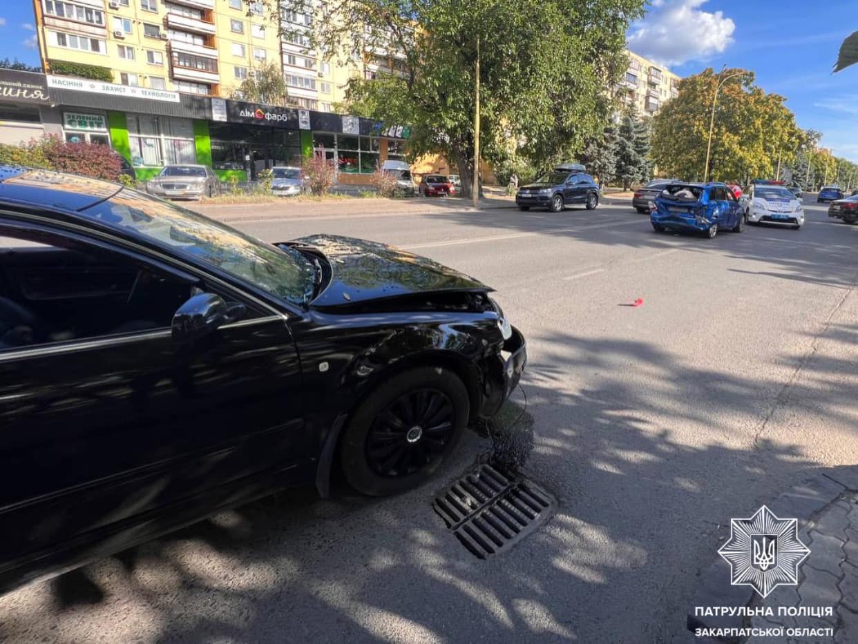 В Ужгороді п'яний водій зіткнувся з автівкою (ФОТО)