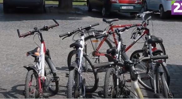 Двоюрідні брат і сестра з Норвегії передали в Ужгороді 50 велосипедів для постраждалих від війни українських міст (ВІДЕО)