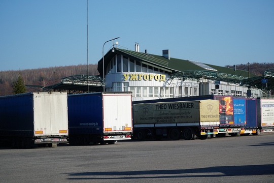 На КПП "Ужгород-Вишнє Нємецьке" два дні буде обмежено рух вантажівок через ремонтні роботи
