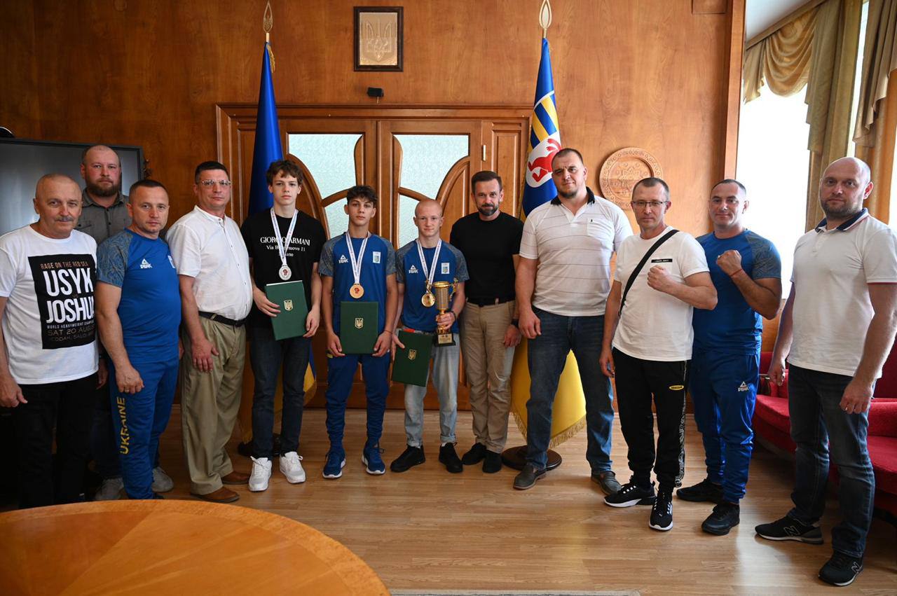 Уперше в історії на Чемпіонаті Європи з боксу перемогли одразу 2 українця, обидва – з Закарпаття (ФОТО)
