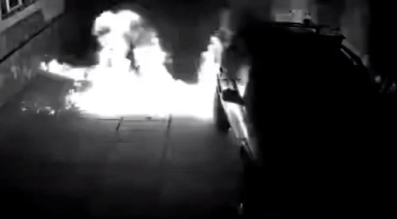 Голові Великодобронської ОТГ намагались спалити машину "коктейлем Молотова" (ВІДЕО)