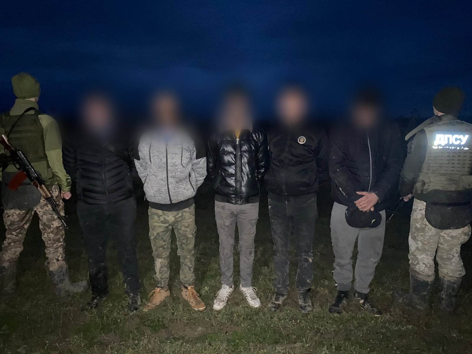 За добу на ділянці Мукачівського прикордонного загону зупинили 12 призовників (ФОТО)