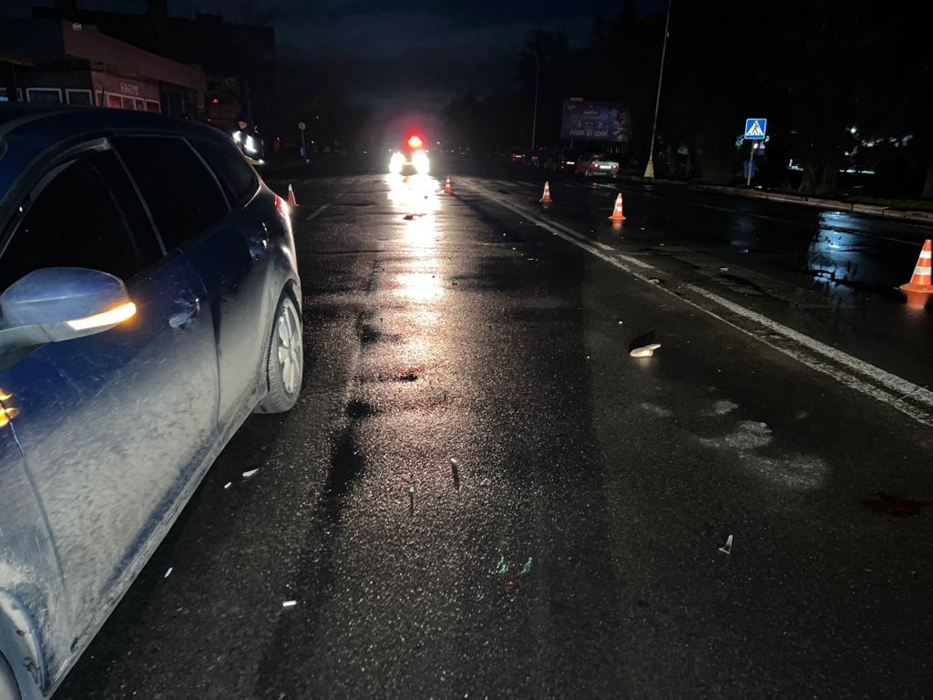 В Ужгороді жінка, перебігаючи вночі дорогу, загинула під колесами авто (ФОТО)