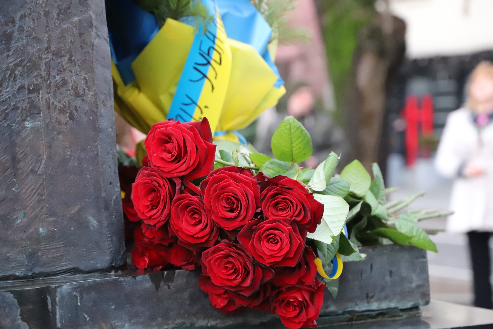 З нагоди Дня Соборності та річниці проголошення незалежності УНР в Ужгороді поклали квіти до пам'ятників Шевченку та Волошину (ФОТО)