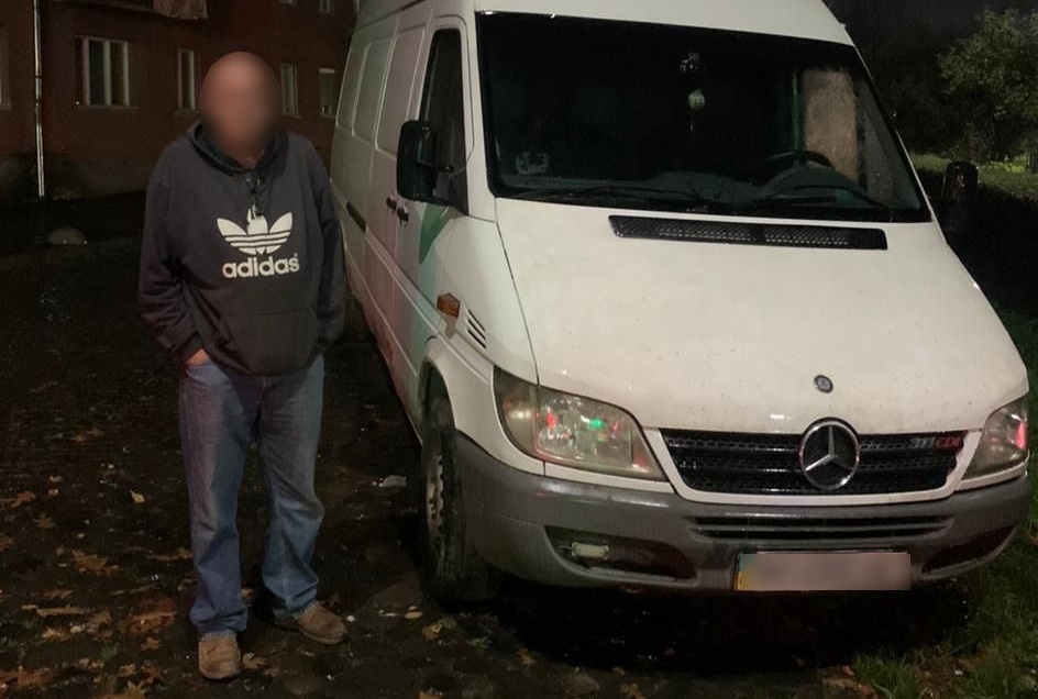 Мукачівець збрехав поліції про "викрадення" свого Mercedes Sprinter (ФОТО)