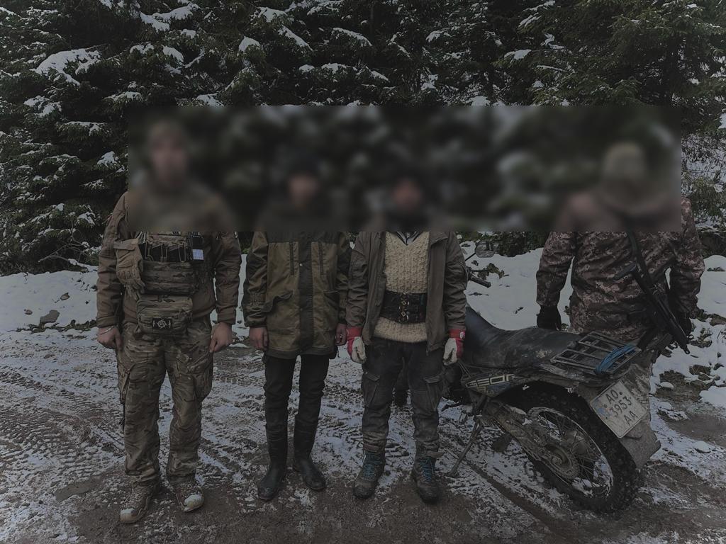 На Рахівщині двоє "ухилянтів" намагалися потрапити до Румунії високогір'ям на мотоциклі (ФОТО)