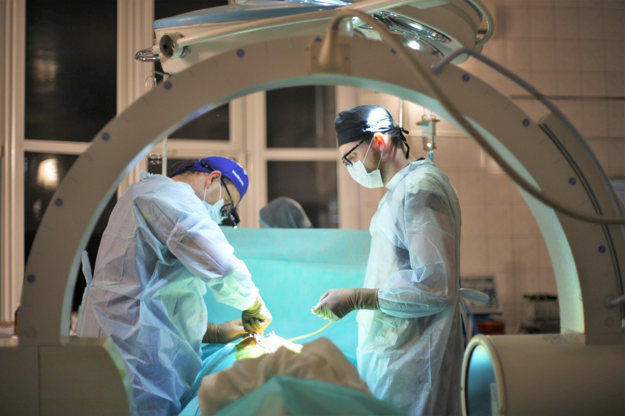 У лікарні Мукачева провели складну операцію на хребті (ФОТО)