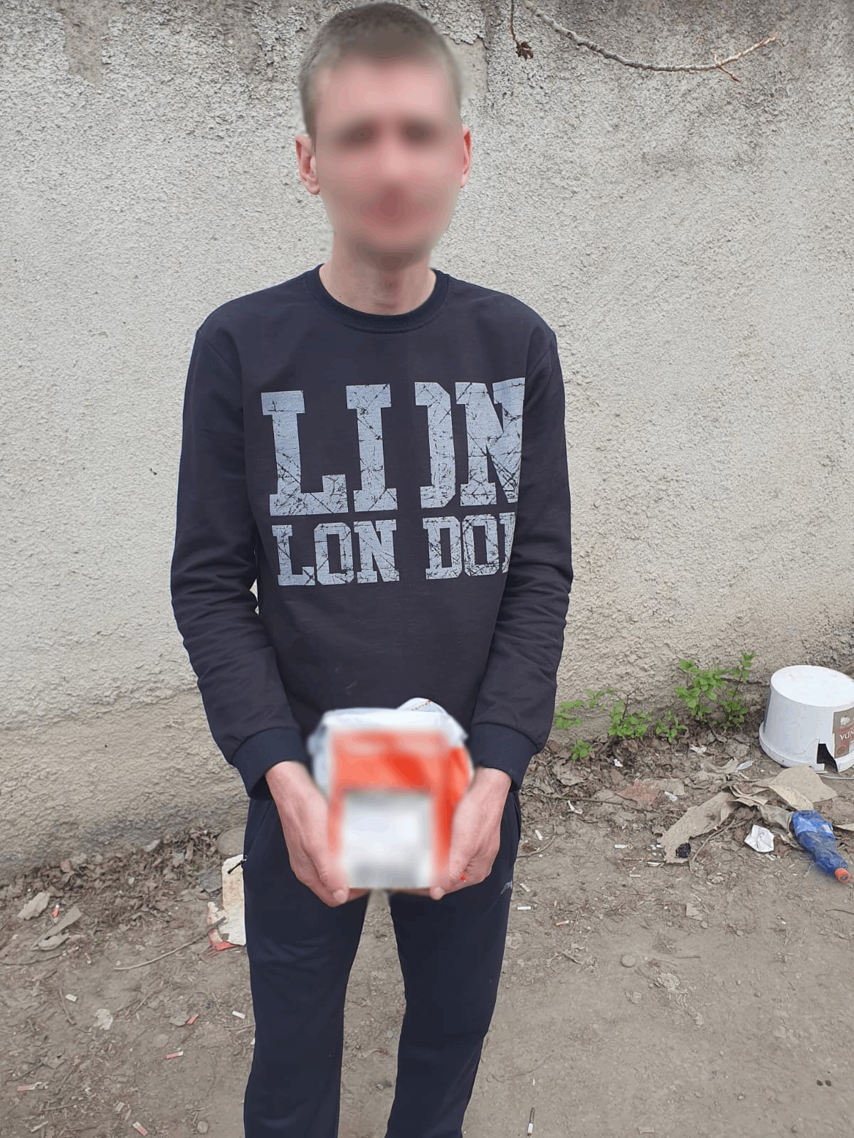 Мешканець Виноградова намагався сховати небезпечний наркотик у пакунку з печивом (ФОТО)