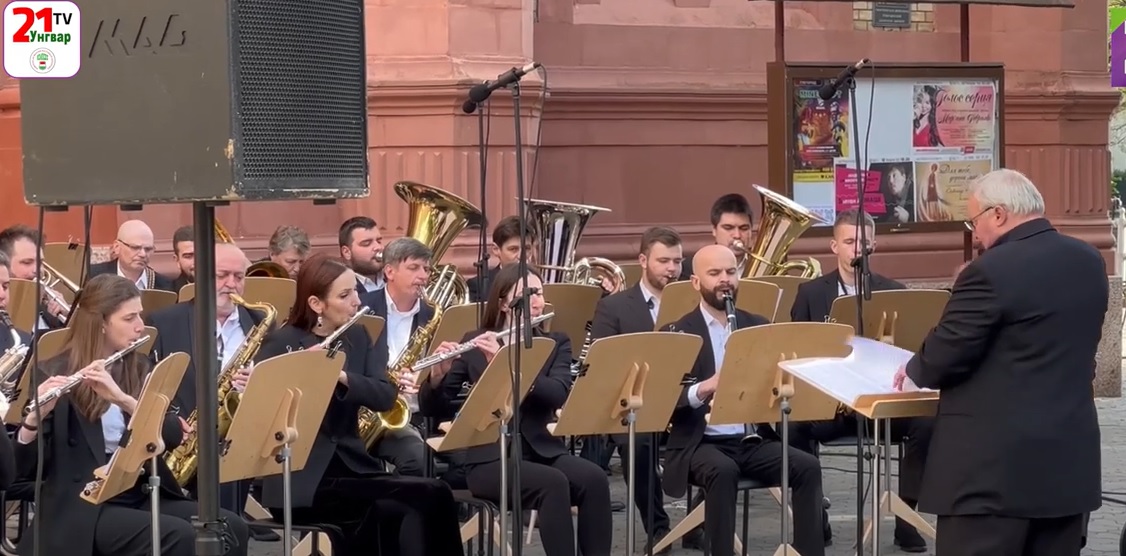 Концерт просто неба Академічного естрадно-духового оркестру до Дня Європи відбувся в Ужгороді (ВІДЕО)