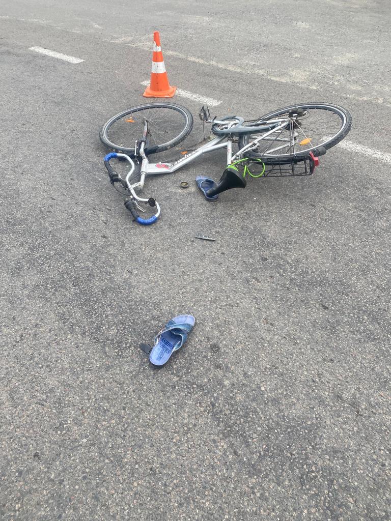 На Тячівщині водійка авто на смерть збила велосипедиста (ФОТО)